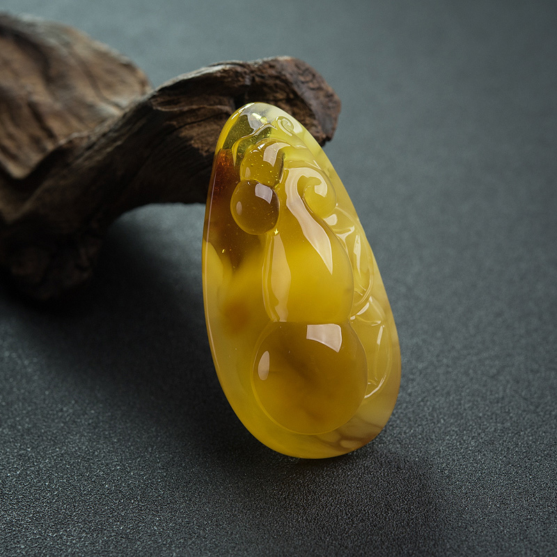 鸡油黄蜜蜡葫芦吊坠-红掌柜