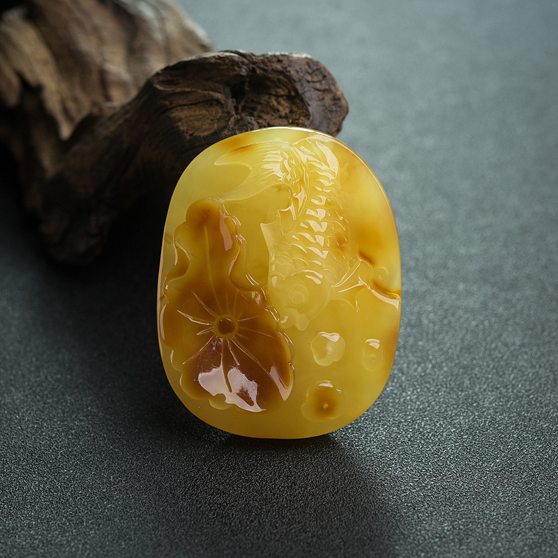 俏色蜜蜡连年有余吊坠-红掌柜