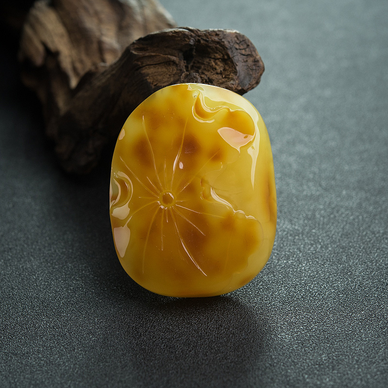 俏色蜜蜡连年有余挂坠-红掌柜