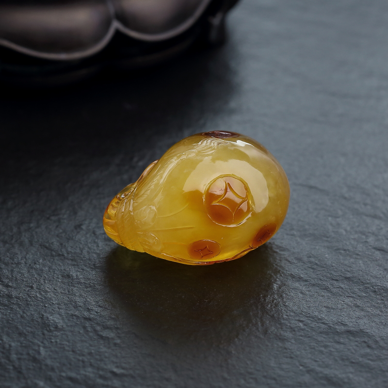 俏色蜜蜡钱袋吊坠-红掌柜