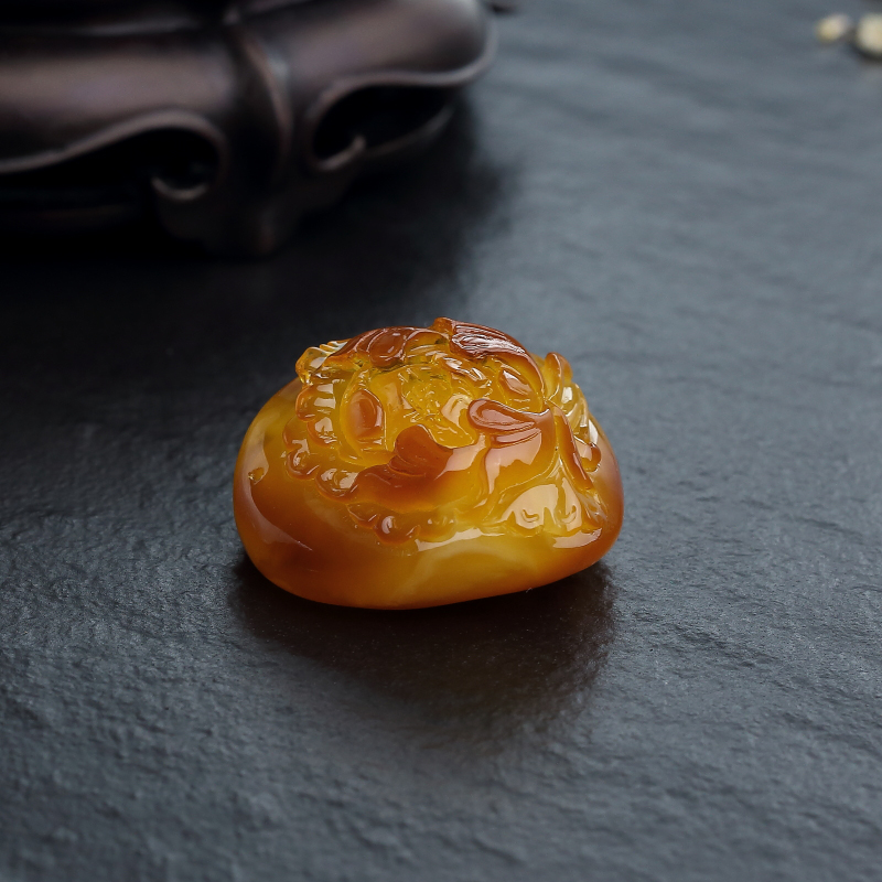 俏色蜜蜡花吊坠-红掌柜