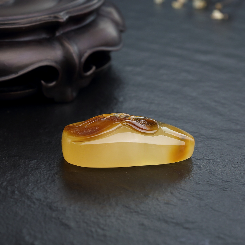 波罗的海天然俏色蜜蜡吊坠-红掌柜