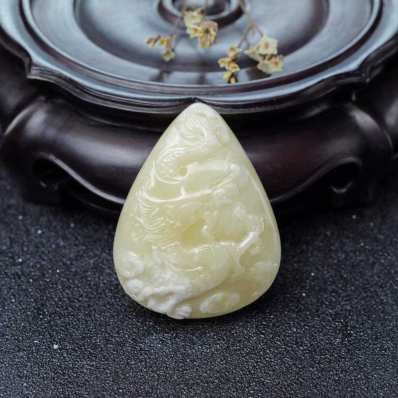 浅黄蜜蜡龙吊坠-红掌柜