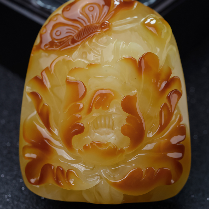 波罗的海天然俏色蜜蜡吊坠-红掌柜