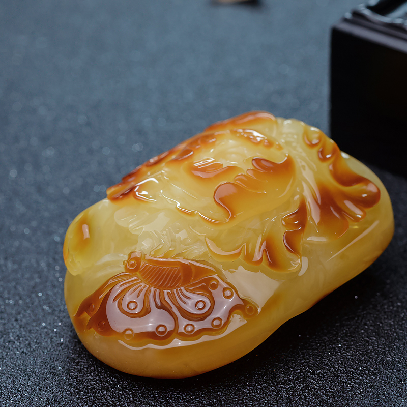 俏色蜜蜡蝶恋花吊坠-红掌柜