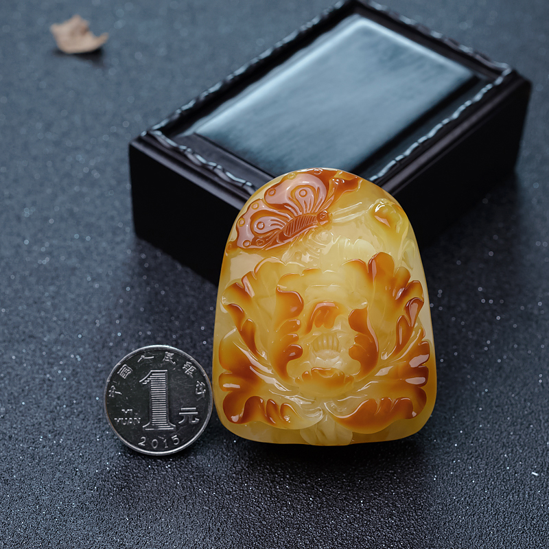 蜜蜡蝶恋花吊坠-红掌柜