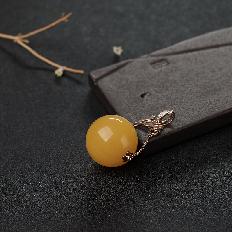 金镶钻鸡油黄蜜蜡圆珠吊坠-红掌柜