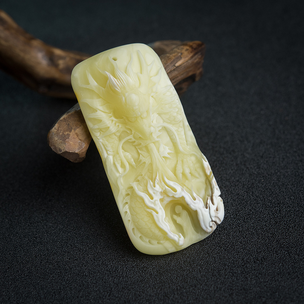 白蜜龙牌挂坠-红掌柜