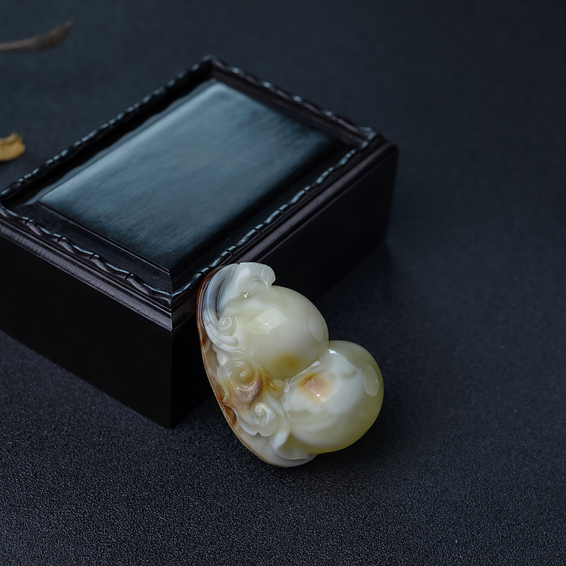 带皮白蜜吊坠-红掌柜