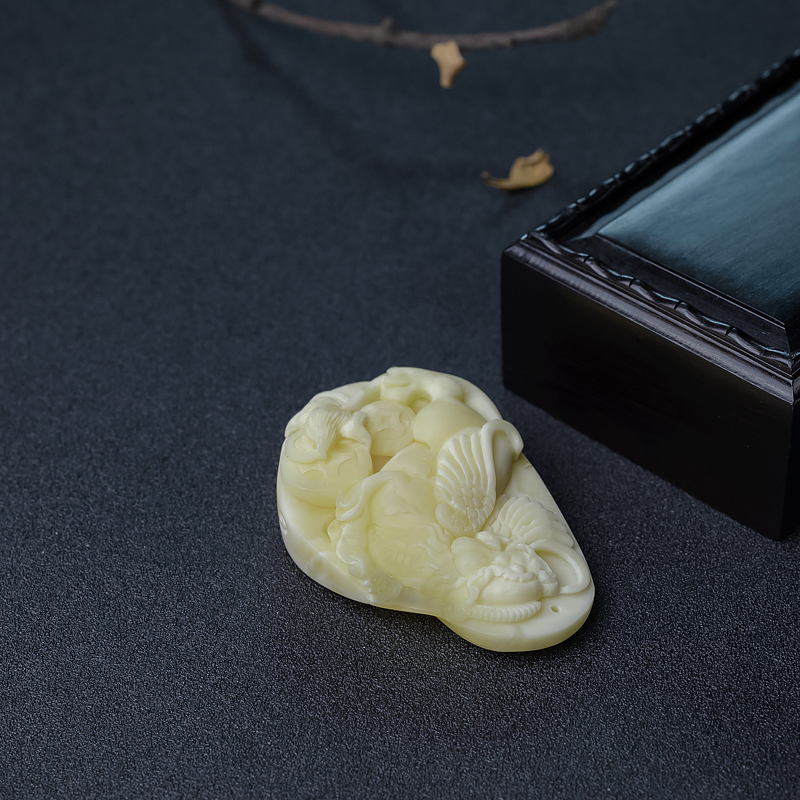 象牙白白蜜如虎添翼吊坠-红掌柜