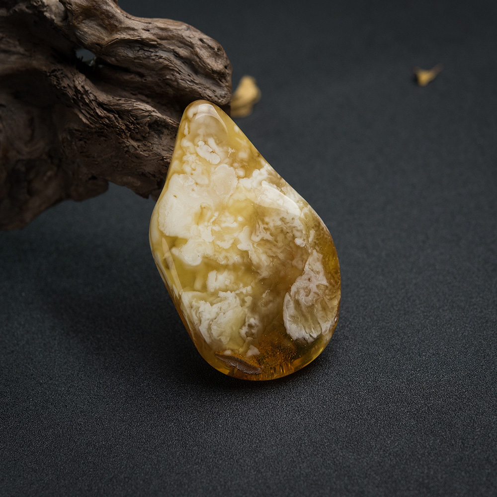 白花蜜蜡随形吊坠-红掌柜