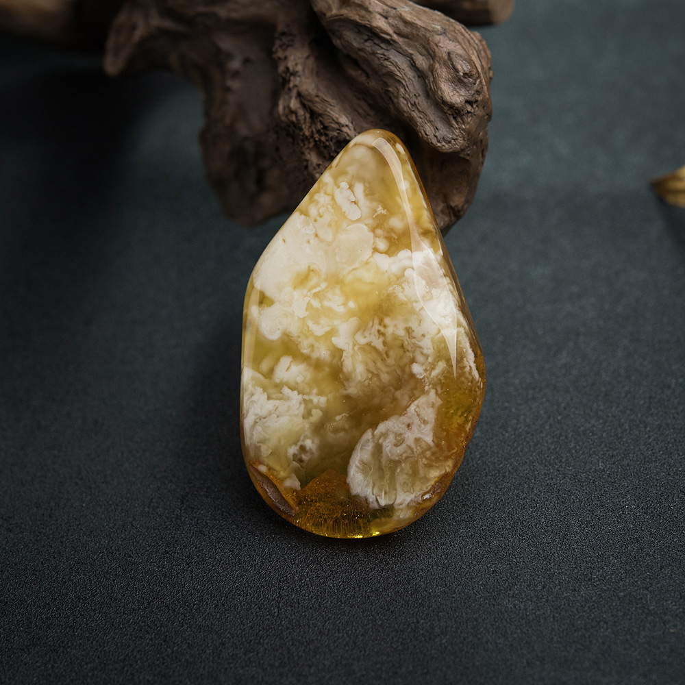 带皮白花蜜蜡随形挂坠-红掌柜