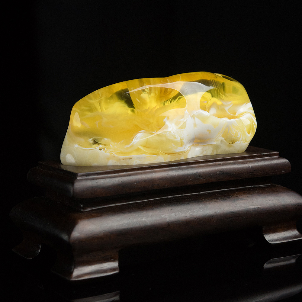 白花蜜蜡随形摆件-红掌柜