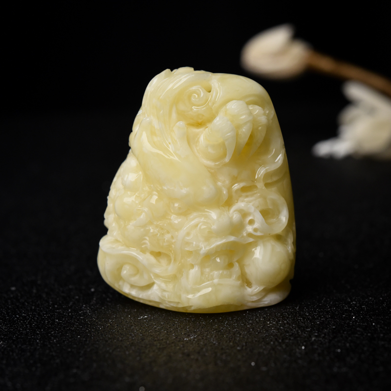 浅黄蜜蜡龙吊坠-红掌柜