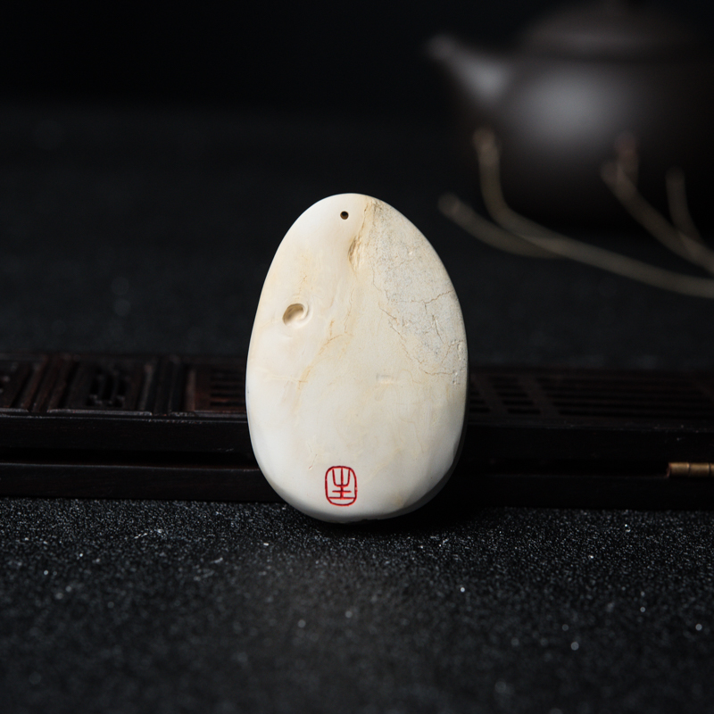 象牙白白蜜吊坠-红掌柜