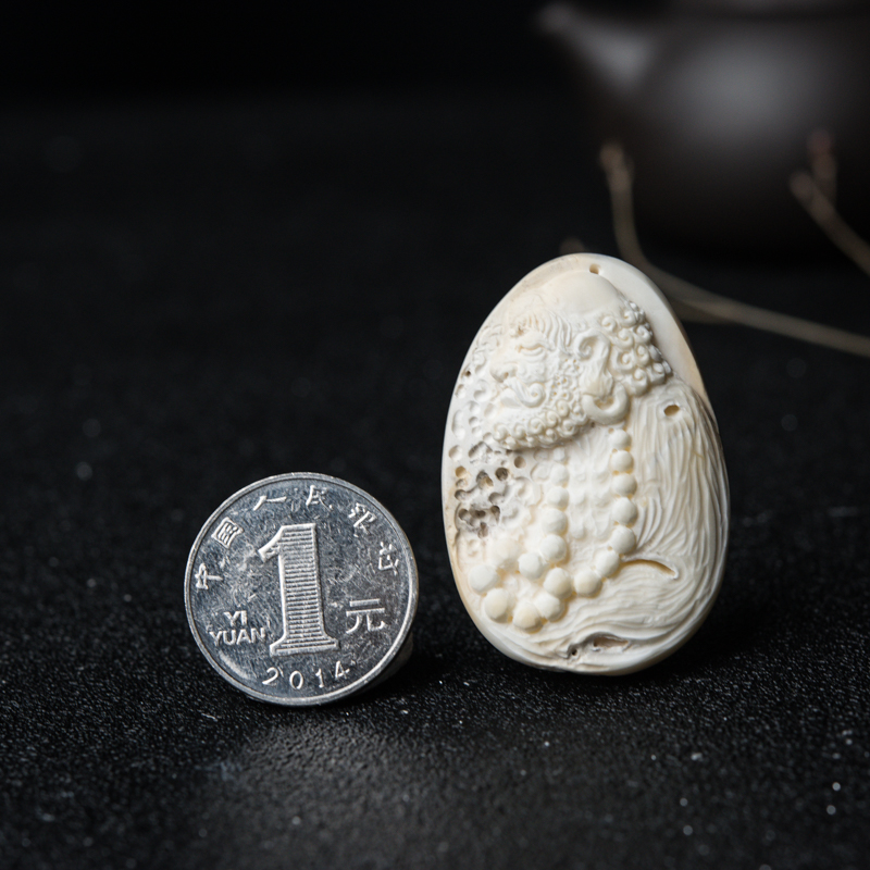 象牙白白蜜达摩吊坠-红掌柜