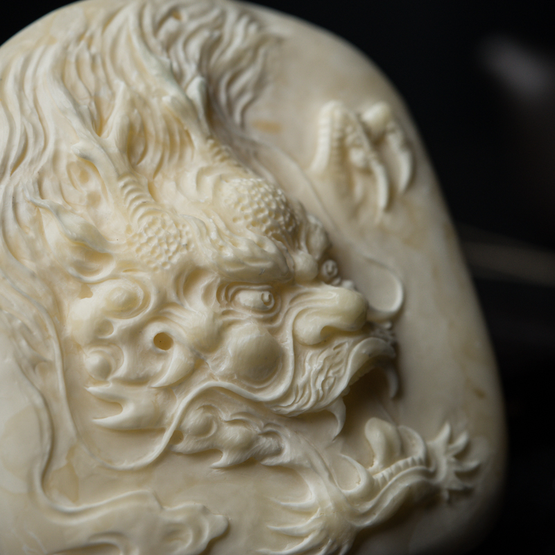 带皮天然象牙白白蜜龙吊坠-红掌柜