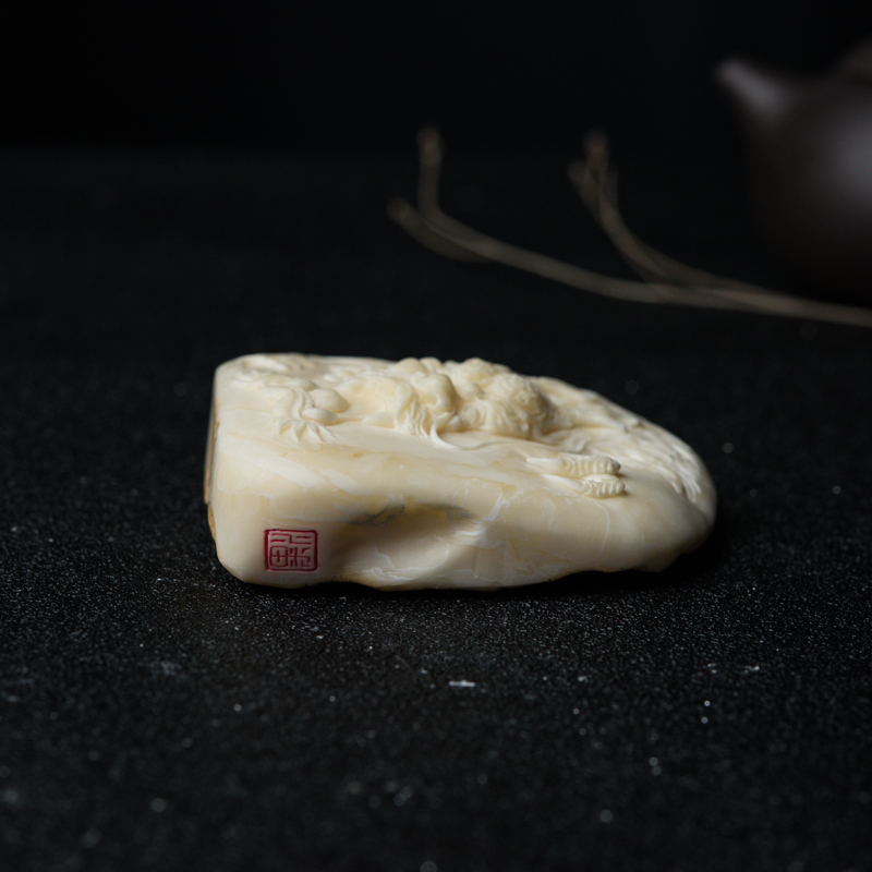 天然带皮象牙白白蜜龙吊坠-红掌柜