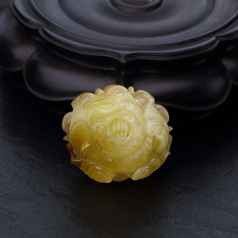 天然带皮鸡油黄蜜蜡牡丹花吊坠-红掌柜