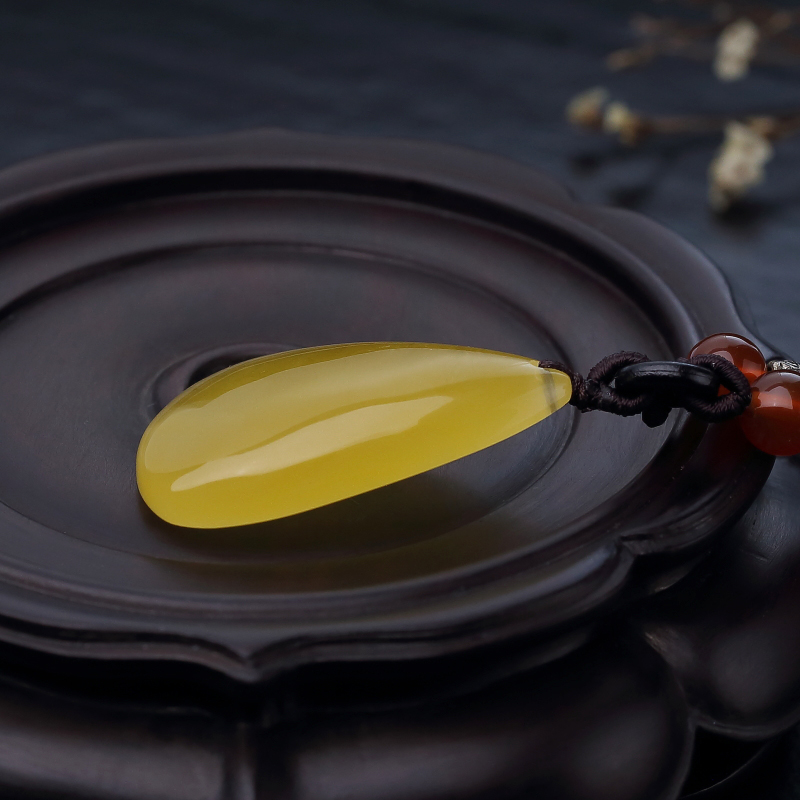 鸡油黄蜜蜡随形吊坠-红掌柜