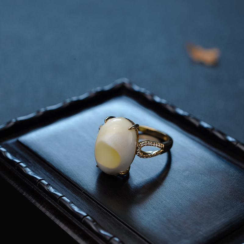 金镶钻白蜜戒指-红掌柜