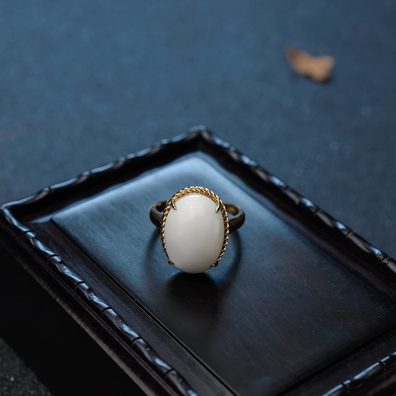 18K金镶瓷白白蜜戒指-红掌柜