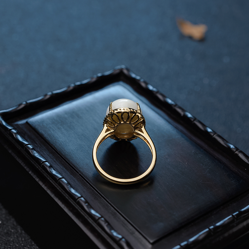 18K金镶白蜜戒指-红掌柜