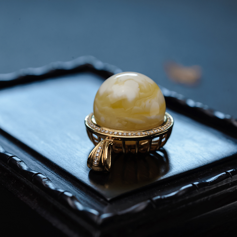 18K金镶钻白花蜜吊坠-红掌柜