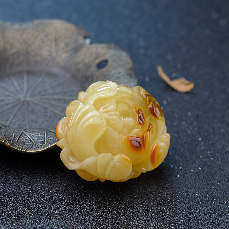 天然波罗的海带皮蜜蜡牡丹花吊坠-红掌柜