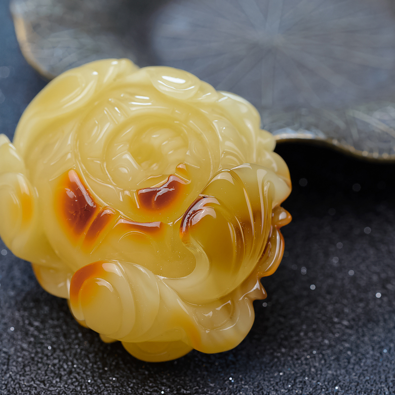 波罗的海带皮俏色蜜蜡牡丹花吊坠-红掌柜