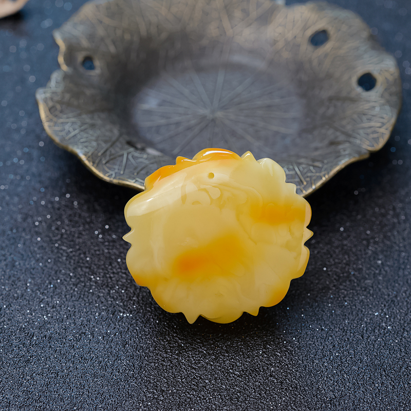 天然波罗的海带皮蜜蜡牡丹花吊坠-红掌柜