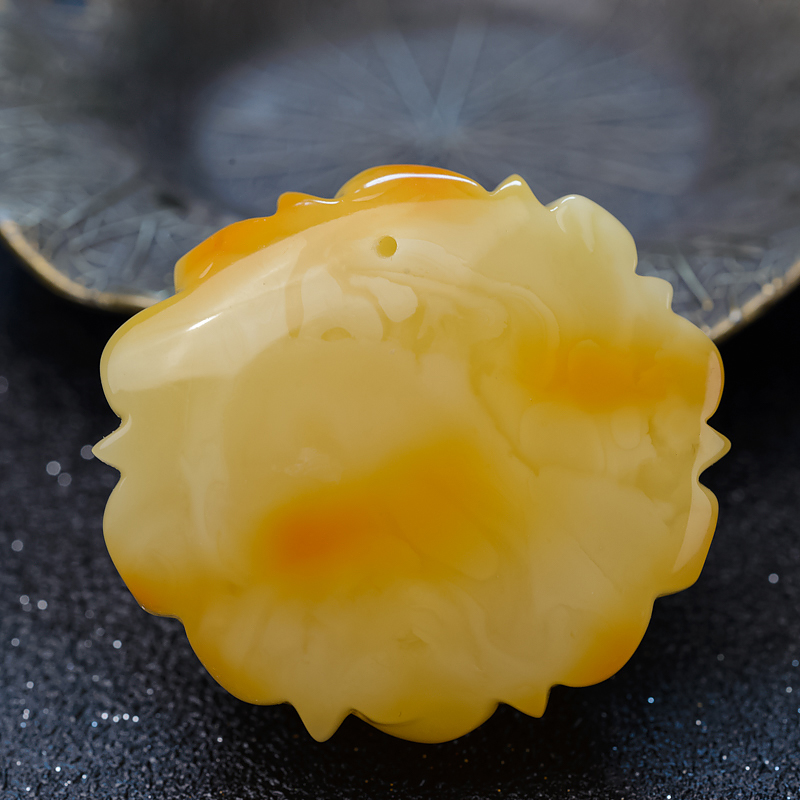 天然带皮俏色蜜蜡牡丹花吊坠-红掌柜