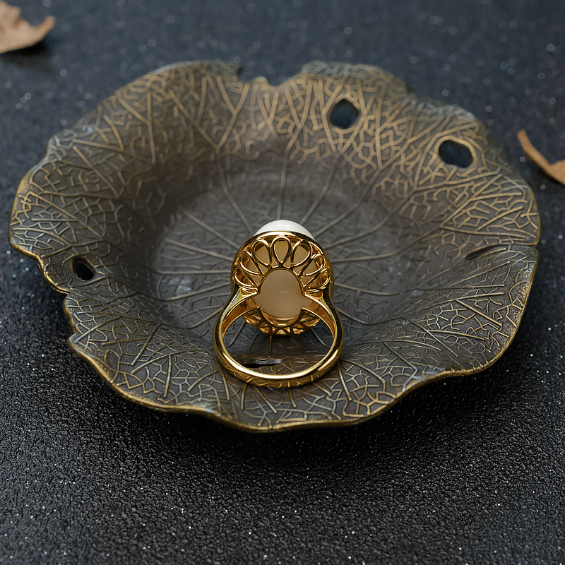 18K天然瓷白白蜜戒指-红掌柜