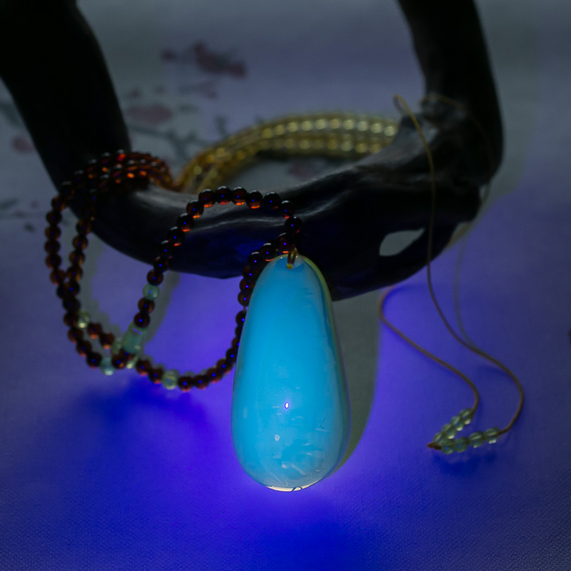  墨西哥蓝珀六字真言项链-红掌柜