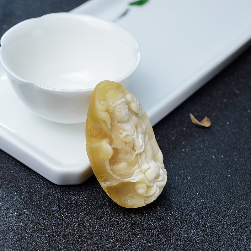 带皮白花蜜蜡吊坠-红掌柜