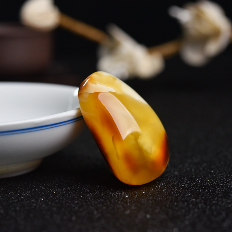 白花蜜蜡随形吊坠-红掌柜