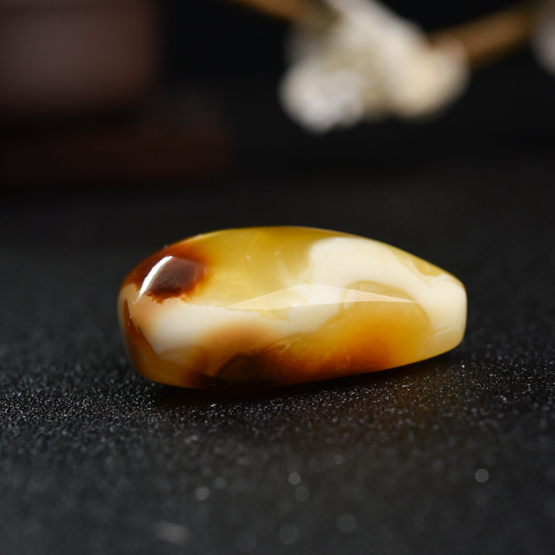 天然白花蜜蜡随形吊坠-红掌柜