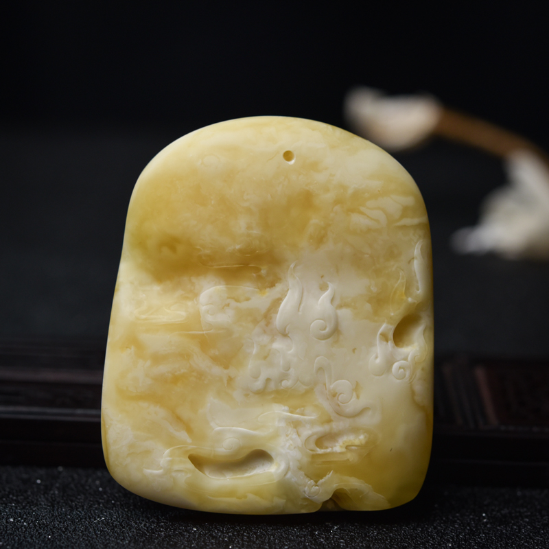 白蜜龙吊坠-红掌柜