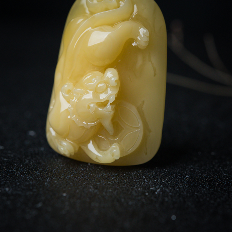 鸡油黄天然蜜蜡貔貅吊坠-红掌柜