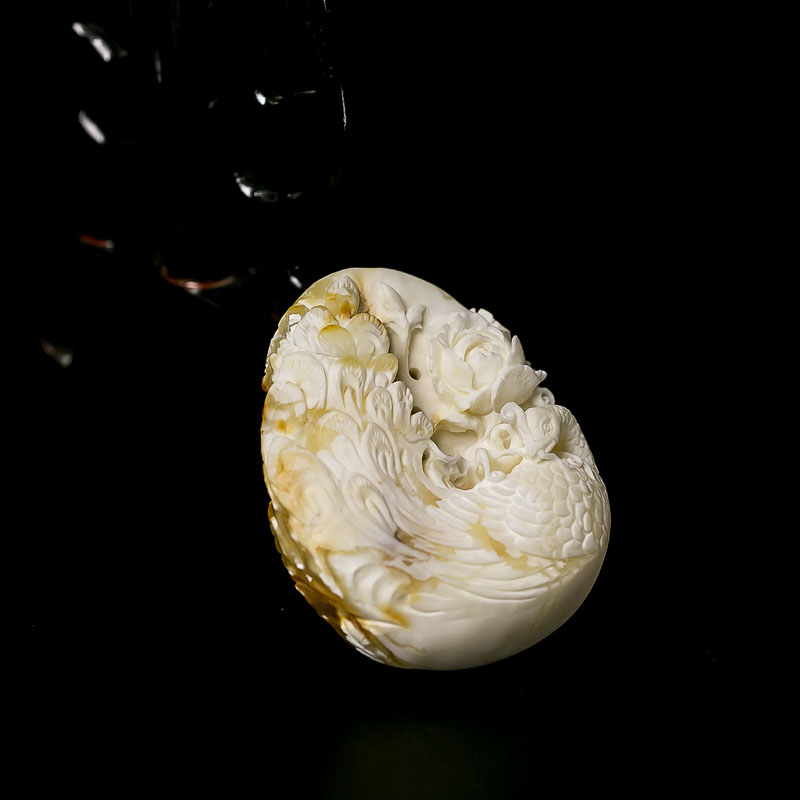 波罗的海白蜜镂雕孔雀吊坠-红掌柜