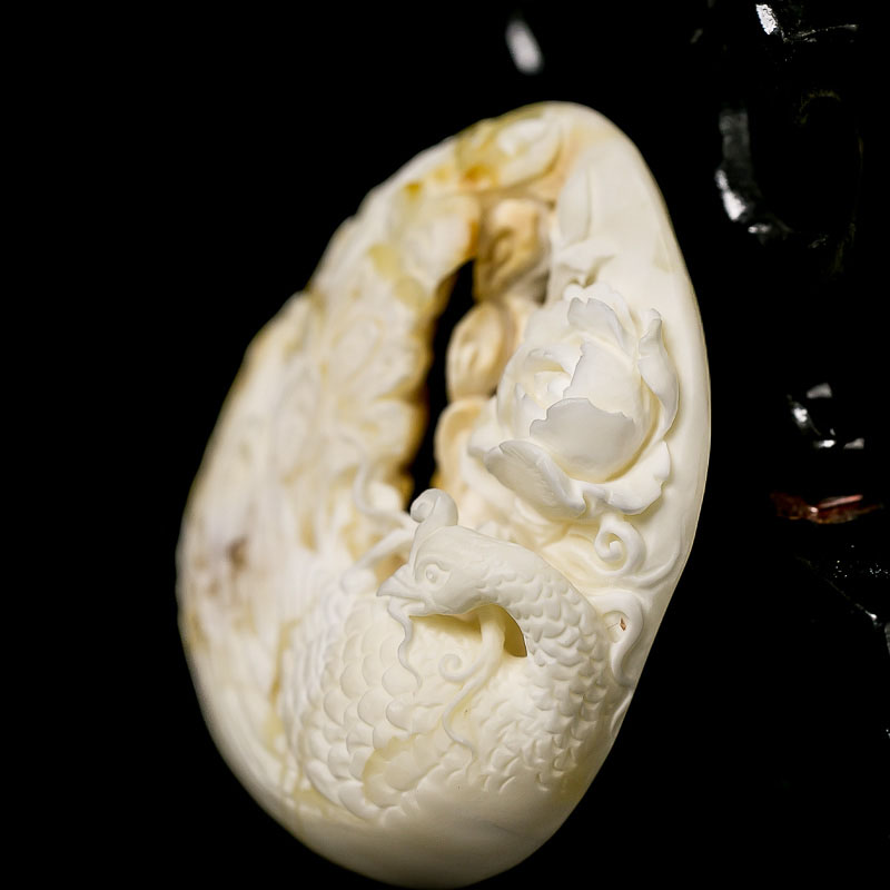 天然白蜜镂雕孔雀挂坠-红掌柜