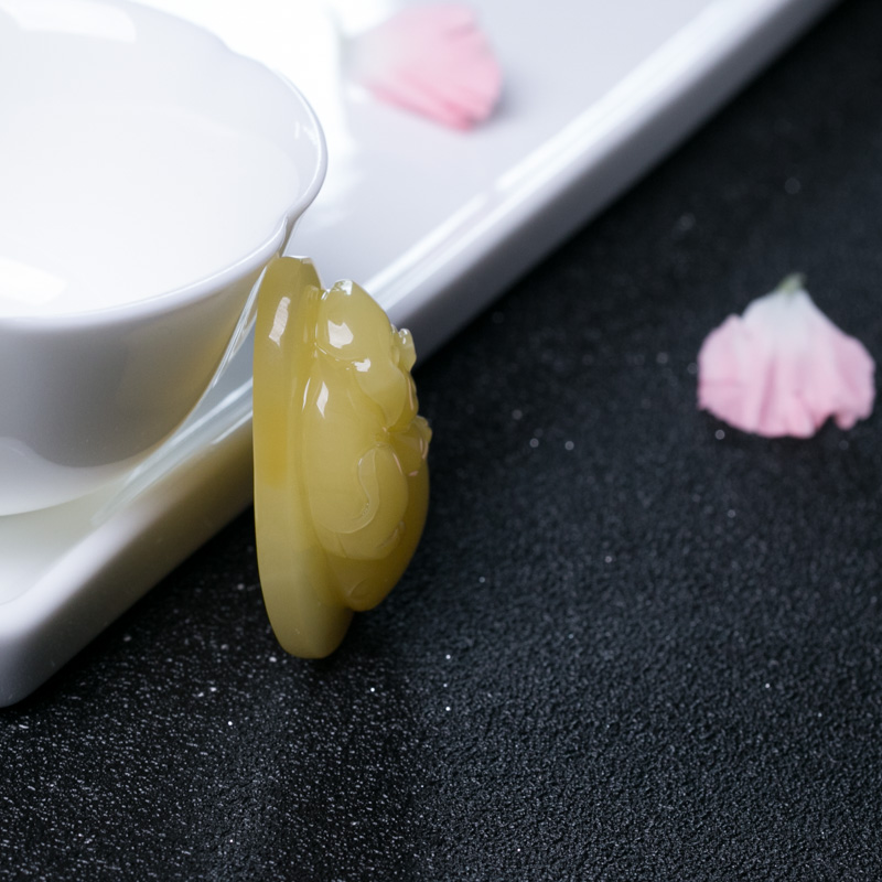 天然鸡油黄蜜蜡招财猪吊坠-红掌柜