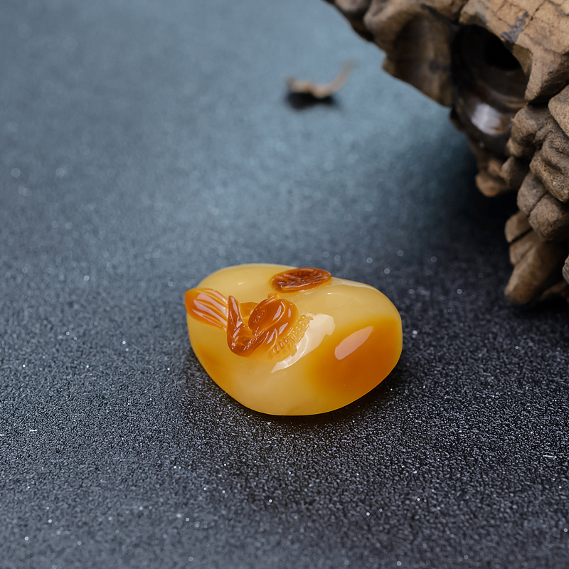 波罗的海天然带皮蜜蜡喜在眼前吊坠-红掌柜