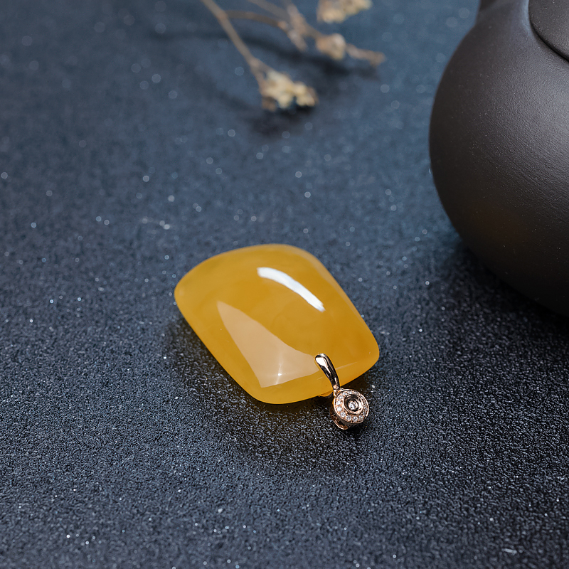 鸡油黄蜜蜡无事牌吊坠-红掌柜