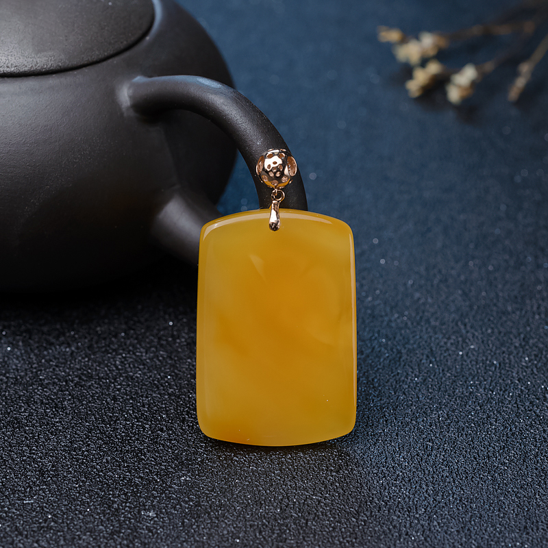 18K金镶钻天然蜜蜡无事牌吊坠-红掌柜