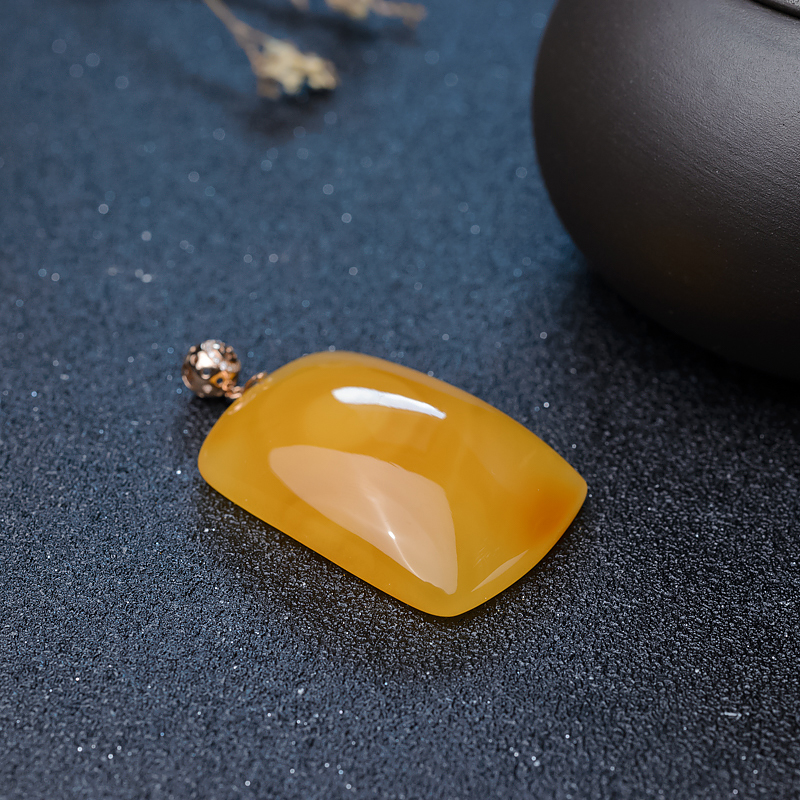 18K金镶钻天然鸡油黄蜜蜡吊坠-红掌柜