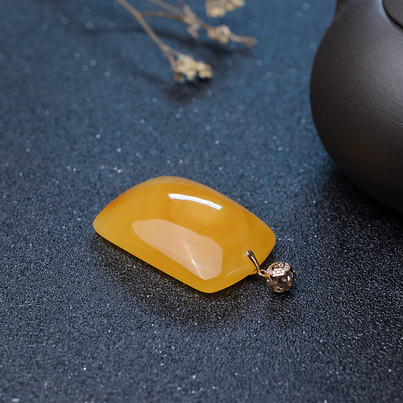 鸡油黄蜜蜡无事牌吊坠-红掌柜