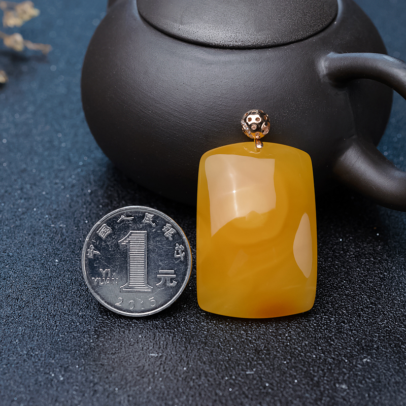 天然鸡油黄蜜蜡吊坠-红掌柜