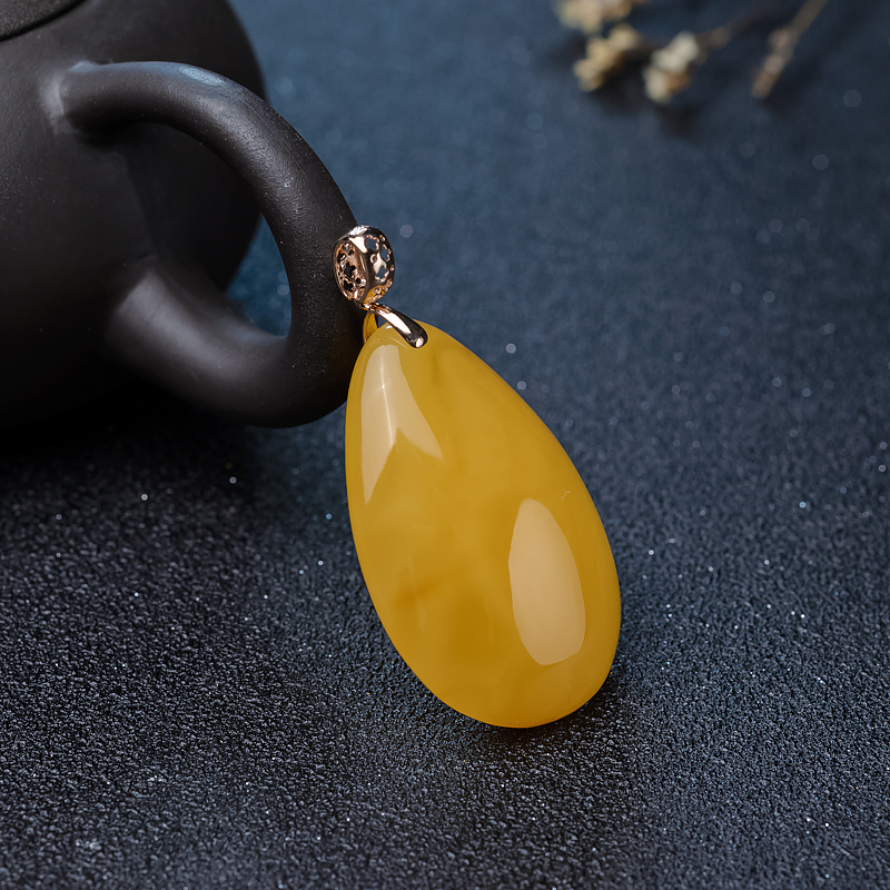 18K金镶钻天然蜜蜡随形吊坠-红掌柜