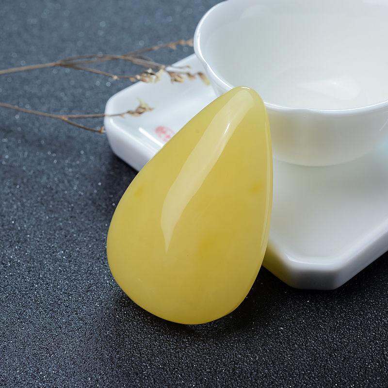 鸡油黄蜜蜡随形吊坠-红掌柜